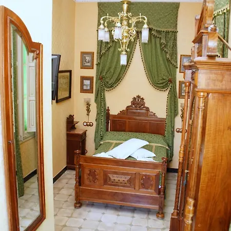 Royal מלון סיטגס