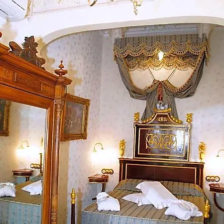 Royal Hotel