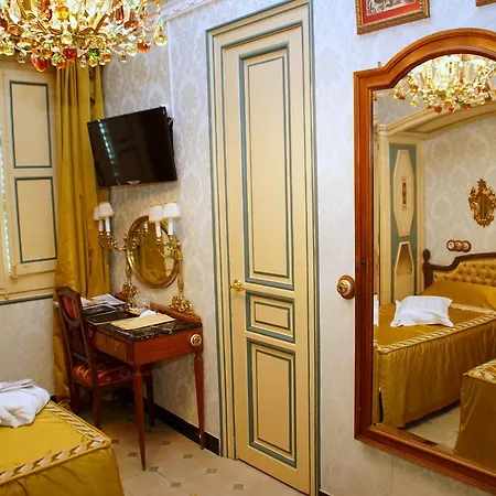 Royal Hotel 2*