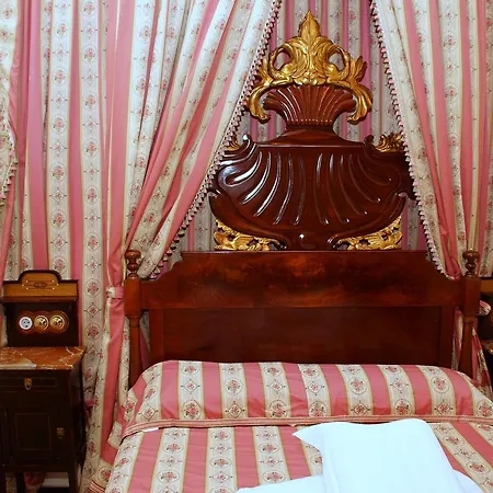 Royal Hotel