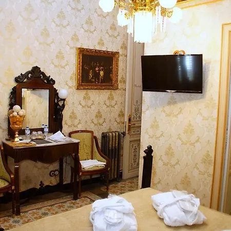 Royal Hotel
